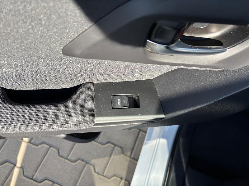 Toyota Auris 1.6 Valvematic Active - fotka 21 z 25
