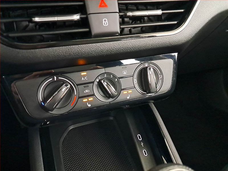 Škoda Kamiq (2024) 1.0 TSI, ČR,1.maj, Serv.kniha - fotka 15 z 19
