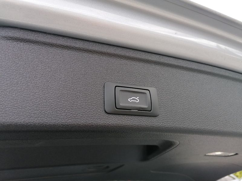 Audi A4 (2022) 2.0 35 TDi 120 kW,Pano,Kůže - fotka 29 z 35