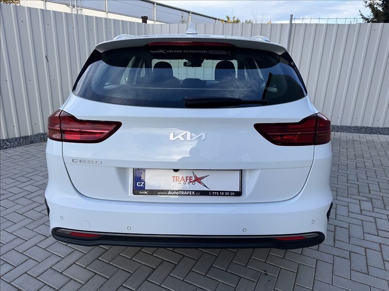 Kia Ceed 1,6 CRDi SW FRESH DPH 1.maj ČR - fotka 11 z 50