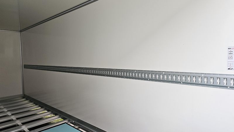 Ostatní (2025) izolovaná skříň - fotka 4 z 4