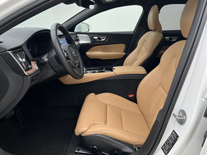 Volvo V60 T6 AWD ULTRA BRIGHT AUT - fotka 3 z 46
