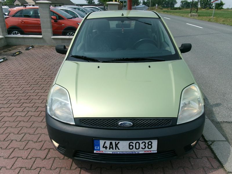 Ford Fiesta (2005) 1,3i KLIMA ČR - fotka 2 z 18