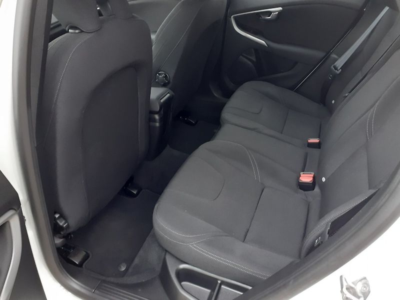 Volvo V40 (2018) 2.0 D CROSS COUNTRY - fotka 20 z 32