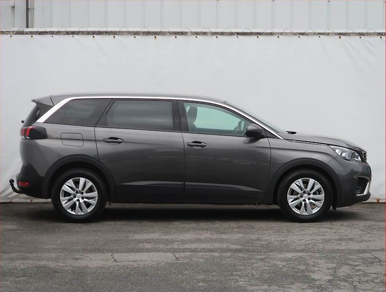 Peugeot 5008 (2020) Active PureTech 130, 7 míst - fotka 6 z 24