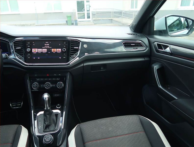 Volkswagen T-Roc (2018) Style 2.0 TSI 4Motion, 4X4 - fotka 8 z 20