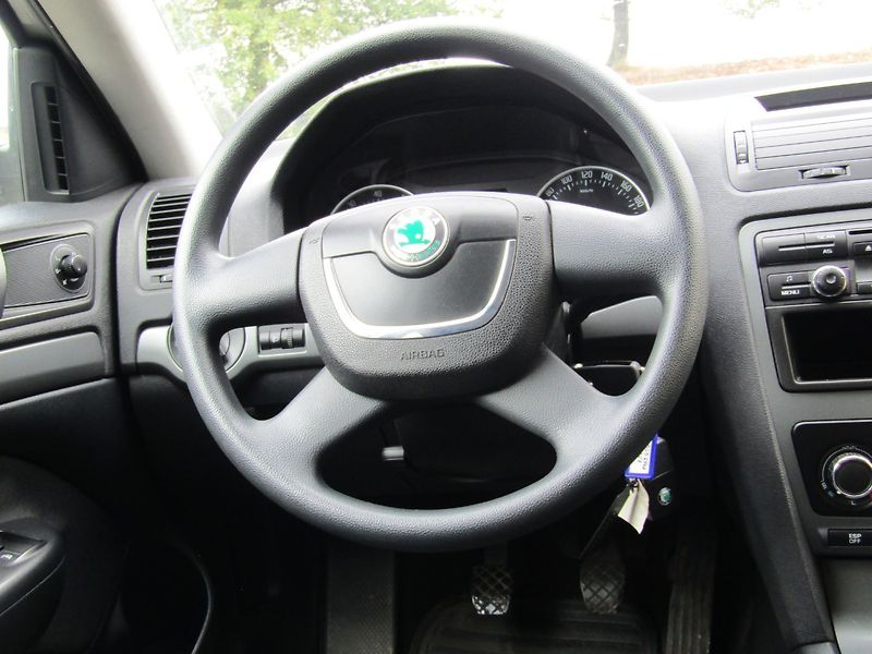 Škoda Octavia (2009) 1.6 MPI 75kW 1.MAJITEL - fotka 16 z 35