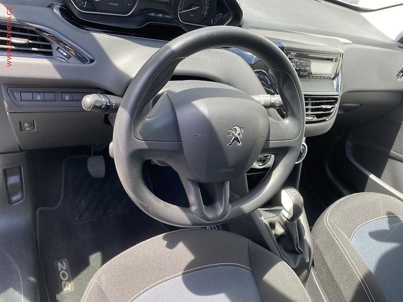 Peugeot 208 (2016) 1.0 PT, AC, tempo - fotka 12 z 15