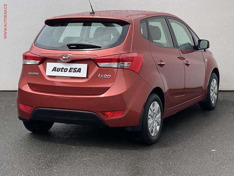 Hyundai ix20 (2012) 1.4i, ČR, Klima - fotka 4 z 16