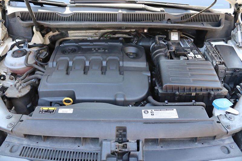 Volkswagen Touran 2.0TDI DSG 110kW - fotka 50 z 50