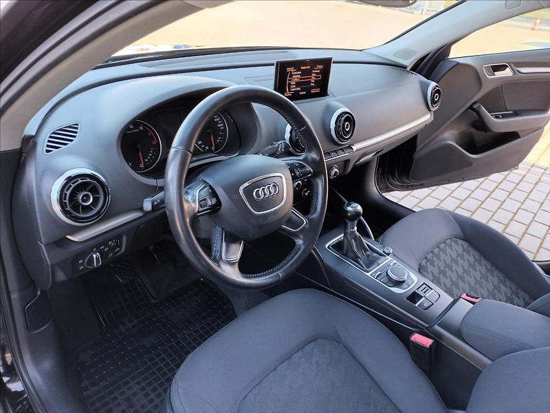 Audi A3 1,2 TFSI,77KW,KLIMA,PARKING - fotka 15 z 35