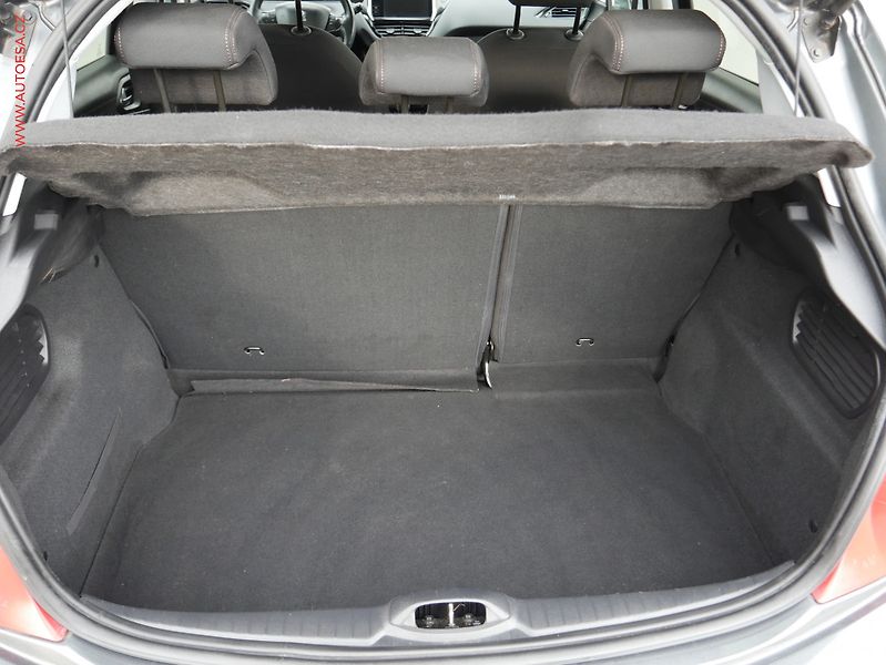 Peugeot 208 (2013) 1.2 VTi, AC, tempo, park - fotka 7 z 15