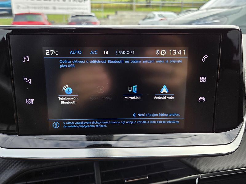 Peugeot 2008 (2023) 1.2 PT 100 ALLURE MAN6 - fotka 19 z 27