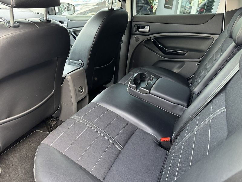Ford Kuga (2011) 2.0TDCi AWD Titanium Navi - fotka 23 z 49