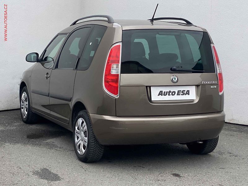 Škoda Roomster (2012) 1.2 TSi, Ambition, výhřev sed - fotka 6 z 15