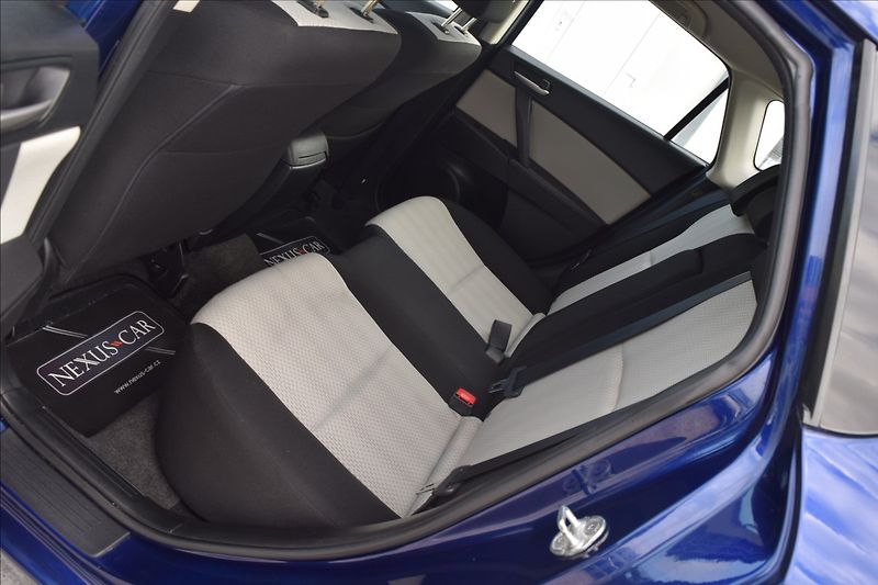 Mazda 3 1,6 i 77KW VÝHŘEV NOVÁ STK - fotka 16 z 47