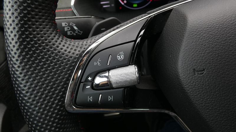 Škoda Octavia 2.0 TSI 180kW DSG RS - fotka 12 z 27