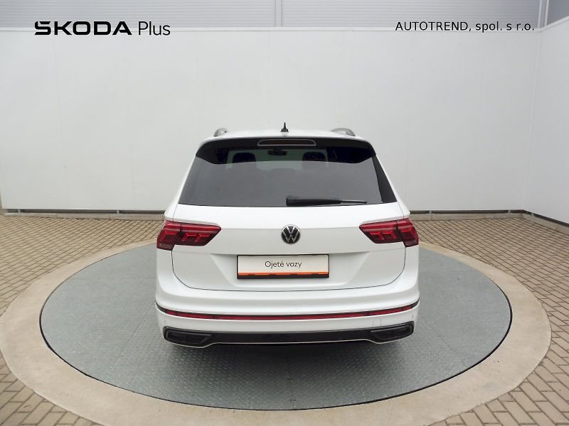 Volkswagen Tiguan Allspace (2022) R-Line 2,0 TSI 140kW DSG 4MOTI - fotka 24 z 27