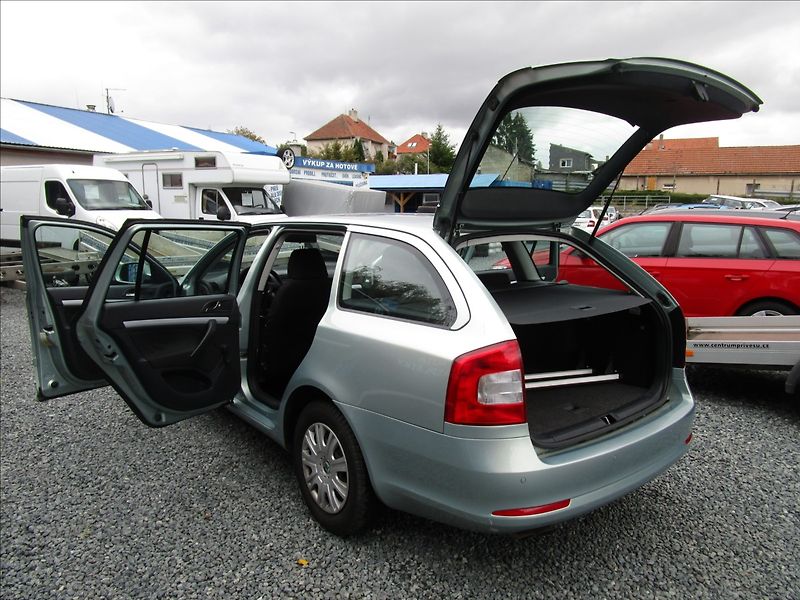 Škoda Octavia Combi 1.9TDi Ambiente, Klima - fotka 30 z 41