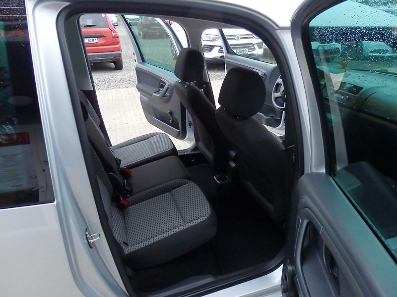 Škoda Roomster 1.2 TSI 63 kW ZÁLOHOVÁNO - fotka 11 z 15