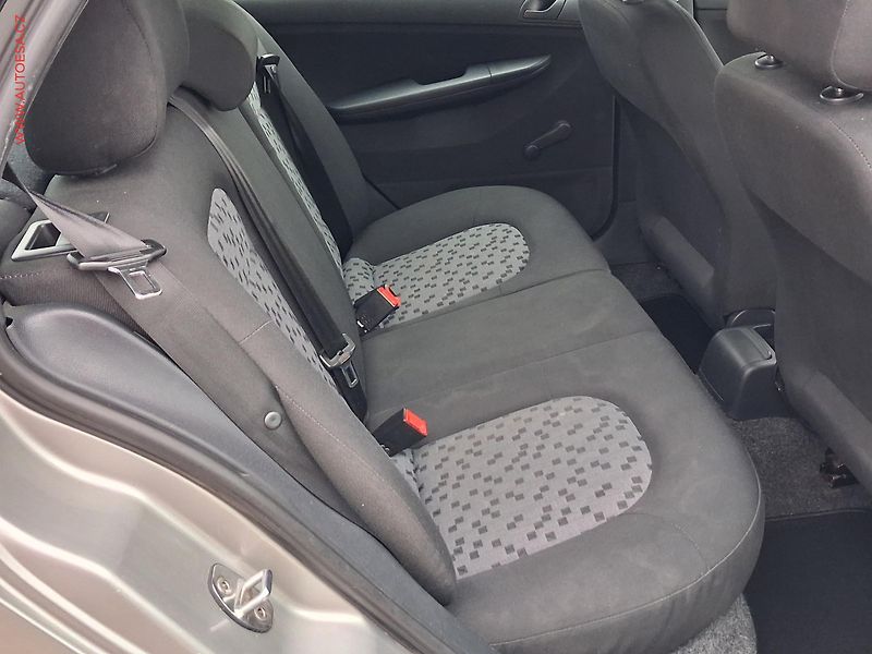 Škoda Fabia (2007) 1.2i, AC, park.asist - fotka 12 z 16