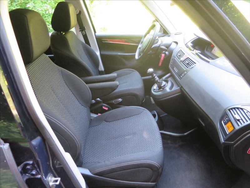 Citroën Grand C4 Picasso 2,0  HDI 7 mís - fotka 10 z 19