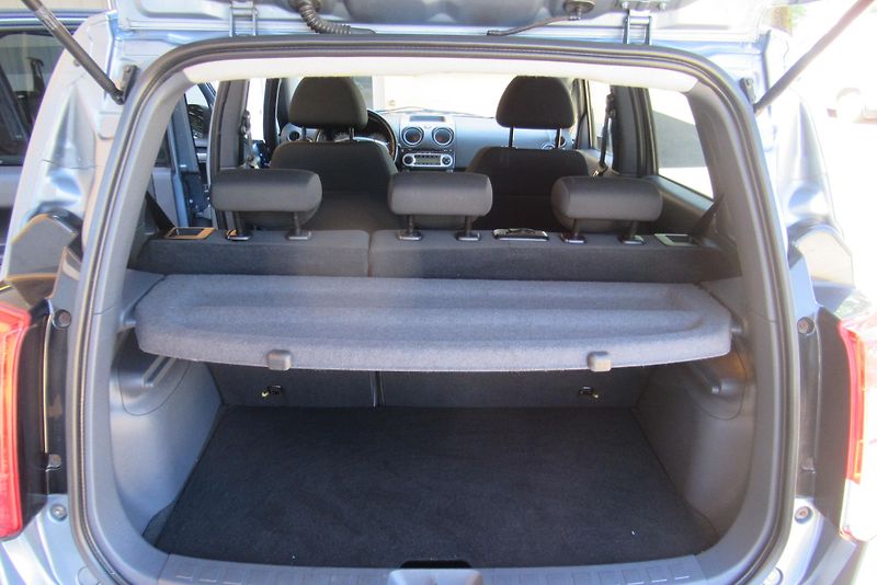 Mitsubishi Colt 1.1i KLIMA SADA ZIMNÍCH KOL - fotka 15 z 18