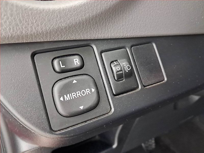 Toyota Yaris (2014) 1.0 VVT-i, Serv.kniha - fotka 15 z 15