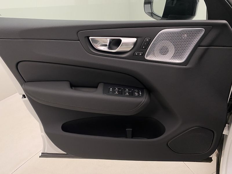 Volvo XC60 T6 AWD RECHARGE DARK PLUS CZ - fotka 7 z 67