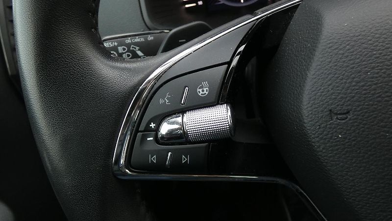 Škoda Karoq 1,5 TSI DSG Style - fotka 11 z 21