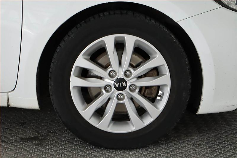 Kia Ceed (2017) Silver 1.6 GDI, Navi, Tempomat - fotka 15 z 23