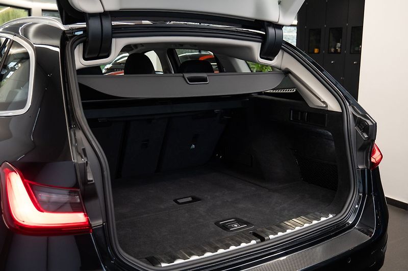 BMW Řada 3 d Touring Manuál - fotka 18 z 21