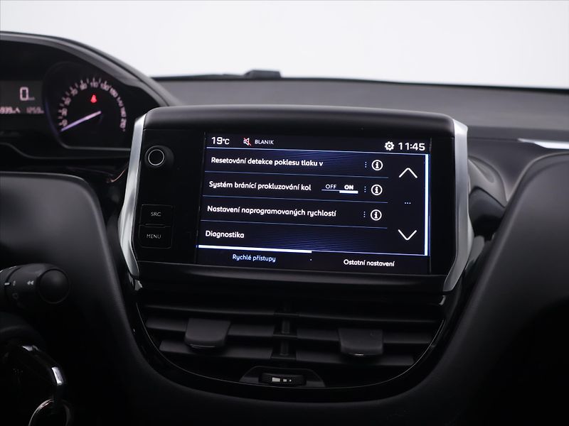 Peugeot 208 1,2 PureTech Klima CZ 1.Maj. - fotka 23 z 32