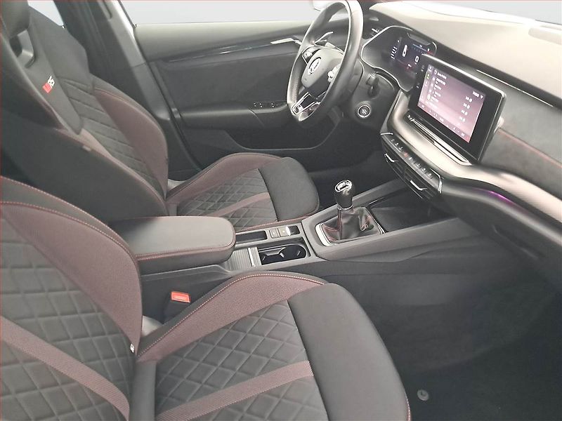 Škoda Octavia (2021) RS 2.0 TSI - fotka 9 z 17