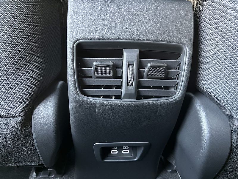 Toyota Corolla Cross 1.8L HEV Style - fotka 9 z 28