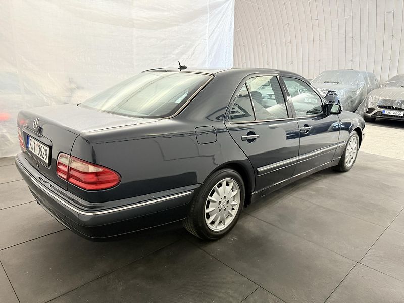 Mercedes-Benz Třídy E (2001) 280I V6 ,150kw, velmi krásný!! - fotka 3 z 35