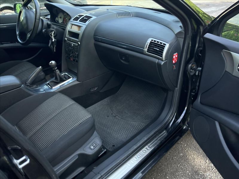 Peugeot 407 2,0  HDI - fotka 11 z 23