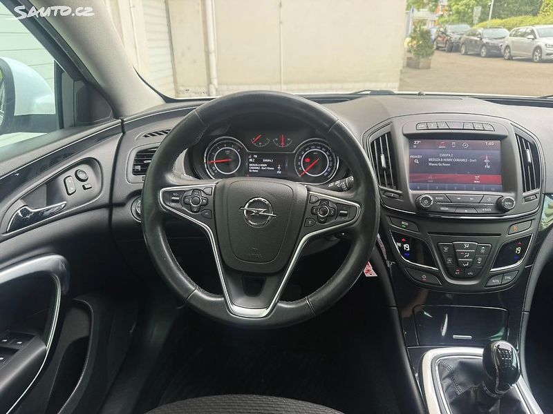 Opel Insignia (2015) 2.0CDTi, 120kw Původ ČR 4x4 - fotka 17 z 22