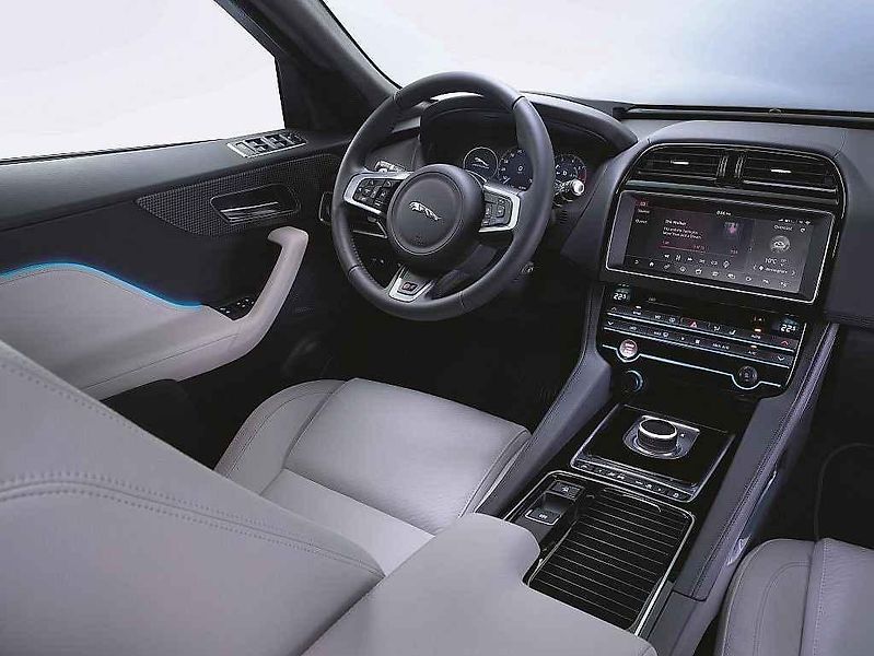 Jaguar F-Pace.