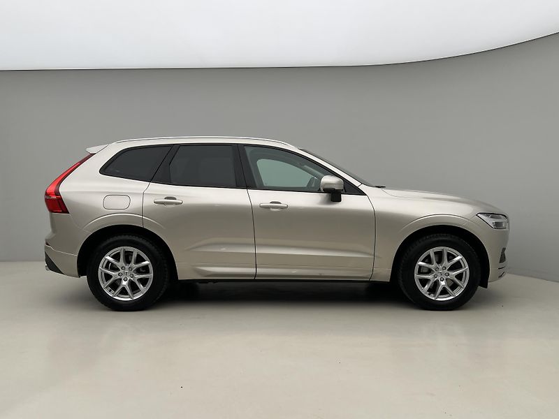 Volvo XC60 D4 AWD MOMENTUM AUT CZ - fotka 9 z 39