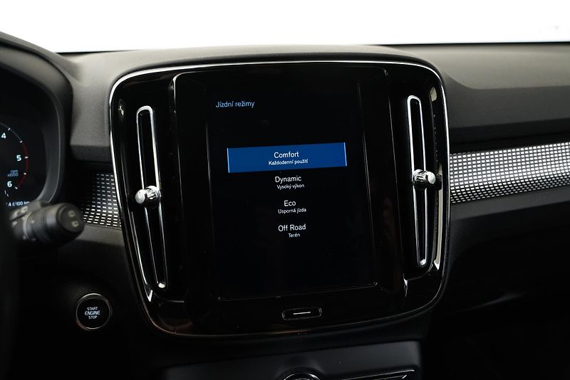 Volvo XC40 - fotka 18 z 26