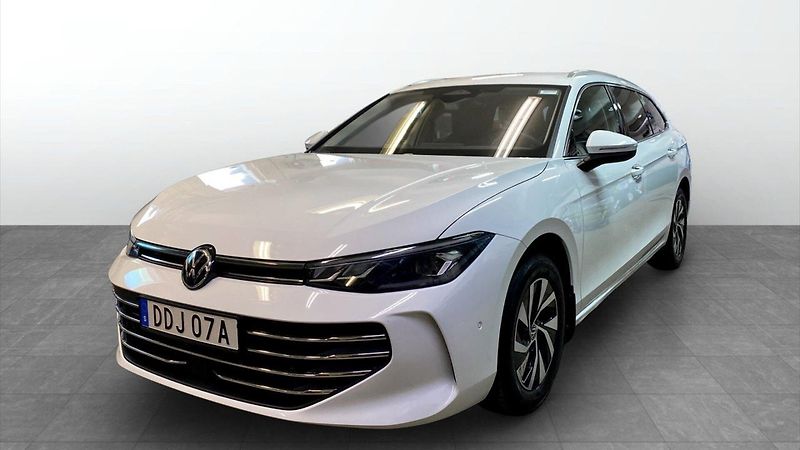 Volkswagen Passat 1.5 eTSI Webasto Tažné Kamera - fotka 1 z 14