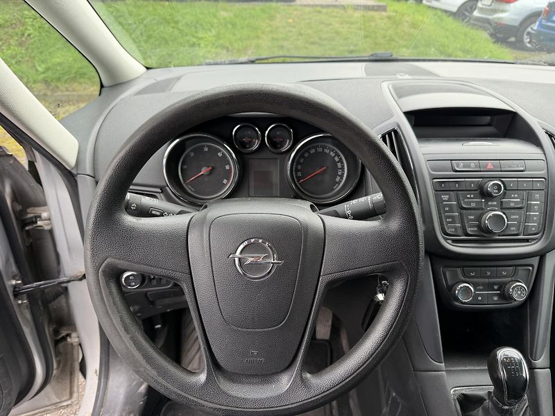 Opel Zafira 2.0 CDTi 7 MIST - fotka 20 z 23