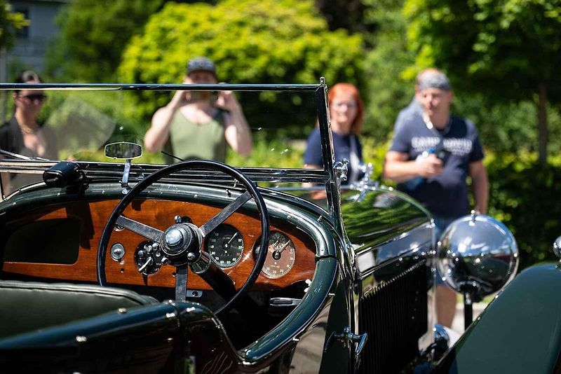 Automobilové skvosty byly k vidění v sobotu v lázeňském městě, kde se při závěru akce Concours d’Elegance Luhačovice 2026 představilo více než 50 historických automobilů z několika evropských zemí.