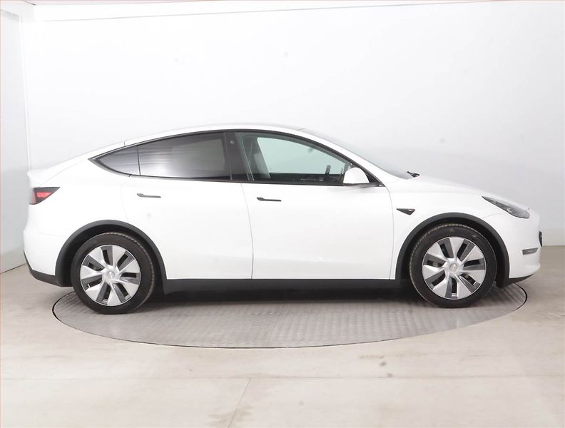 Tesla Model Y (2023) Long Range AWD 79kWh, SoH 90% - fotka 6 z 21