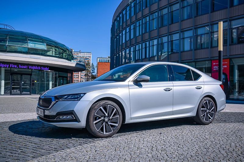 Škoda Octavia Style Plus Navigace 18 kola ČR - fotka 70 z 76