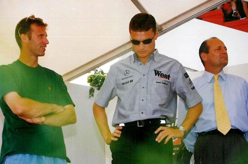 David Coulthard se v červnu roku 1999 stal čestným patronem Autodromu Most. Na snímku je rpři setkání s fanoušky.