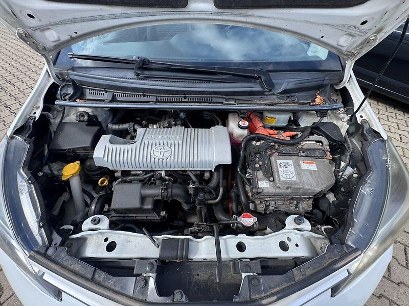 Toyota Yaris (2016) HYBRID 1,5 54 KW STK AUTOMAT - fotka 32 z 36