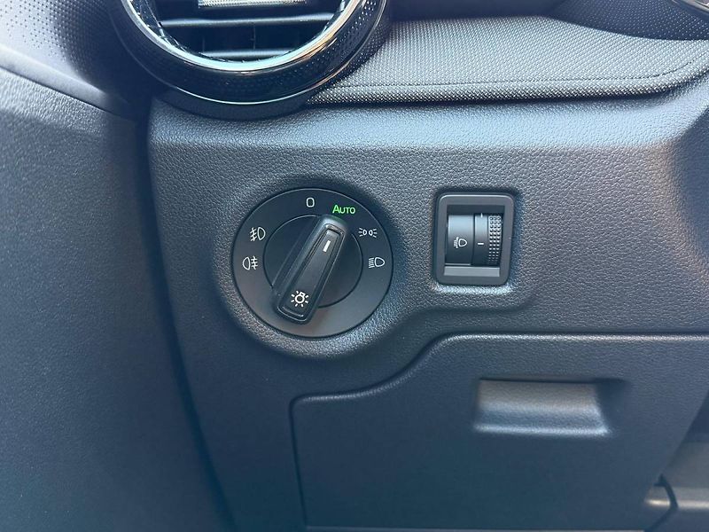 Škoda Fabia Selection 1,0 MPI 59 kW 5° MP - fotka 23 z 29