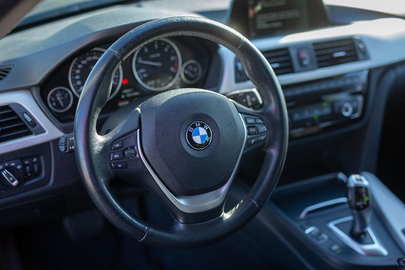 BMW Řada 3 (2017) xDrive - fotka 13 z 24